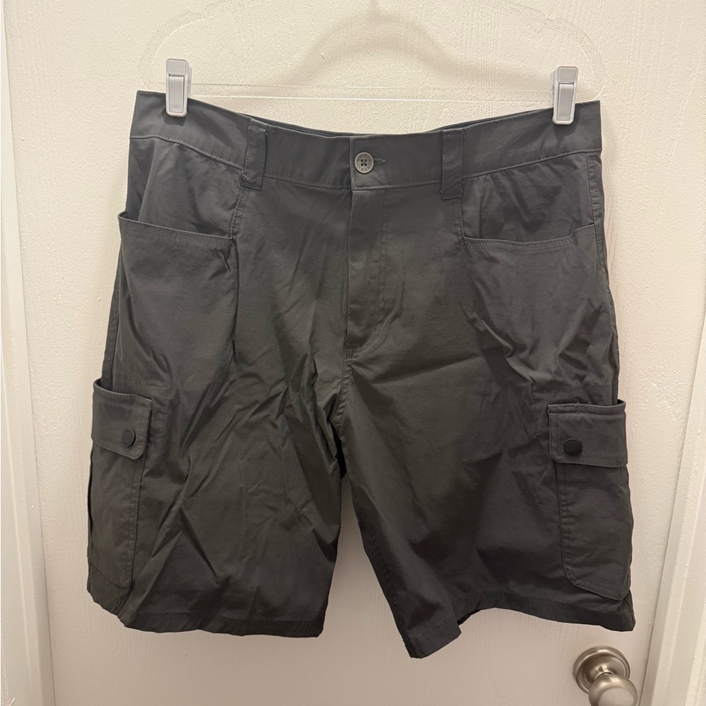 Orvis Men's Dark Gray Cargo Shorts Size 36